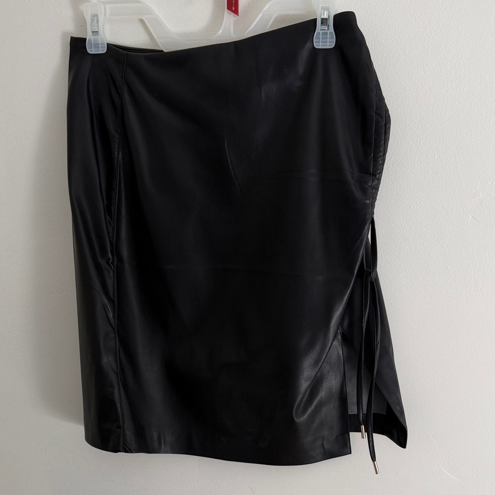 House of Harlow 1960 Black Pencil Skirt